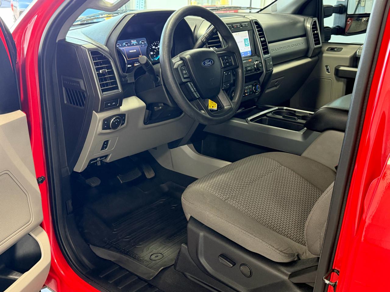 Ford Super Duty F-250 SRW XLT 4WD Reg Cab 8' Box 2021