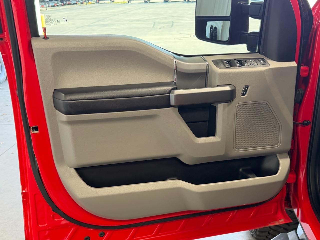 Ford Super Duty F-250 SRW XLT 4WD Reg Cab 8' Box 2021