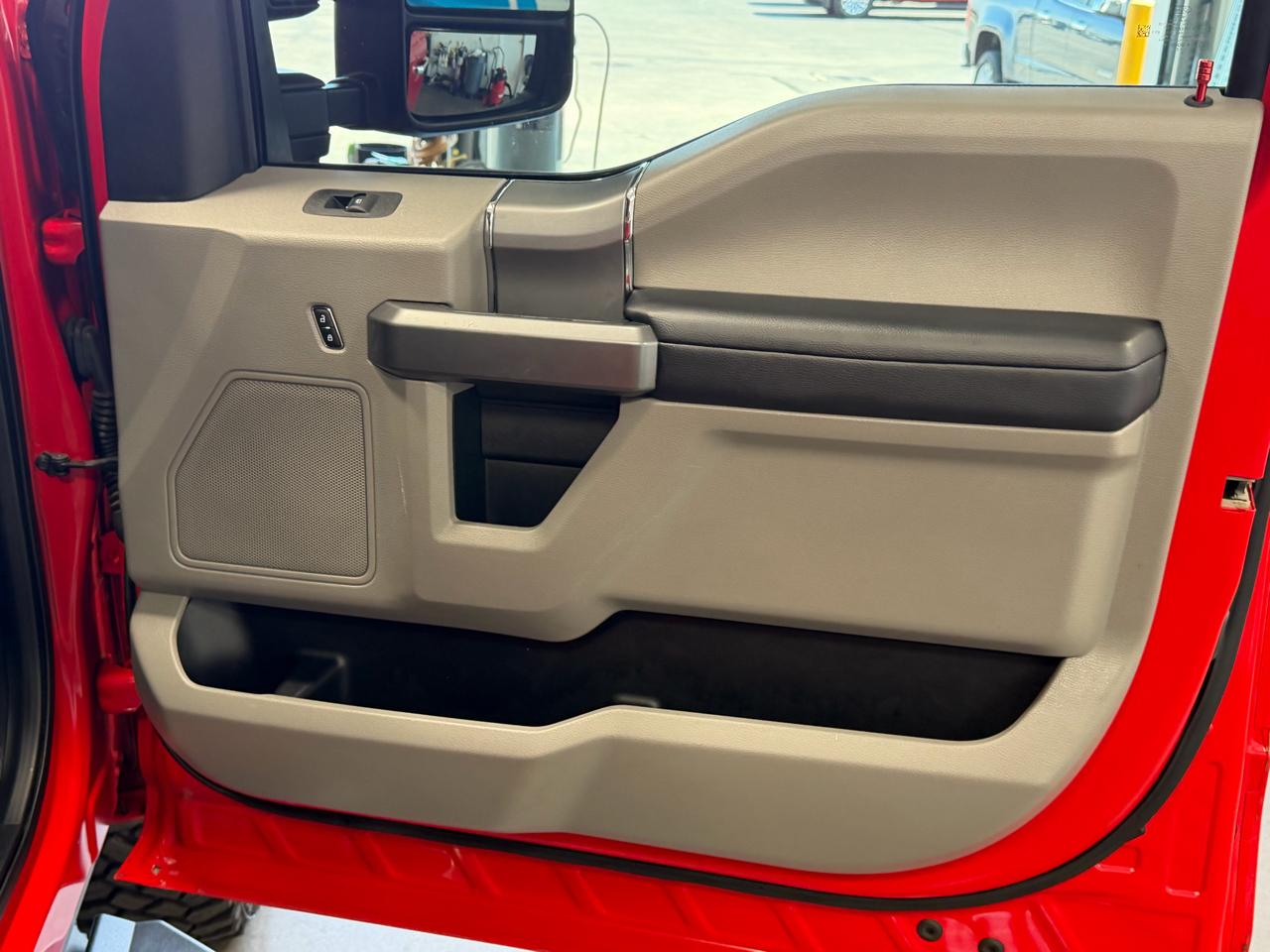 Ford Super Duty F-250 SRW XLT 4WD Reg Cab 8' Box 2021