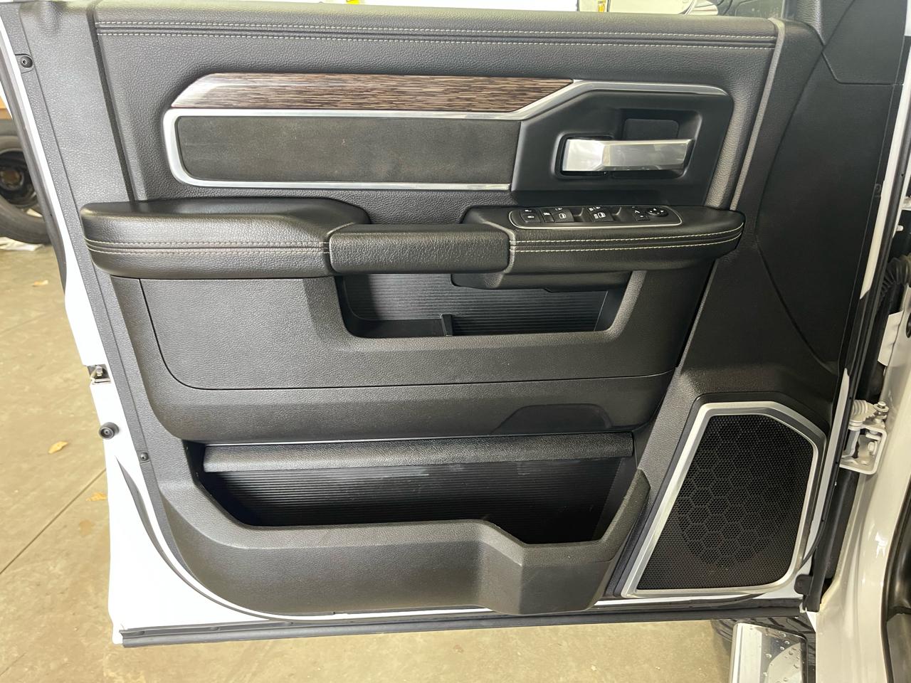 RAM 2500 Laramie 4x4 Crew Cab 6'4" Box 2021