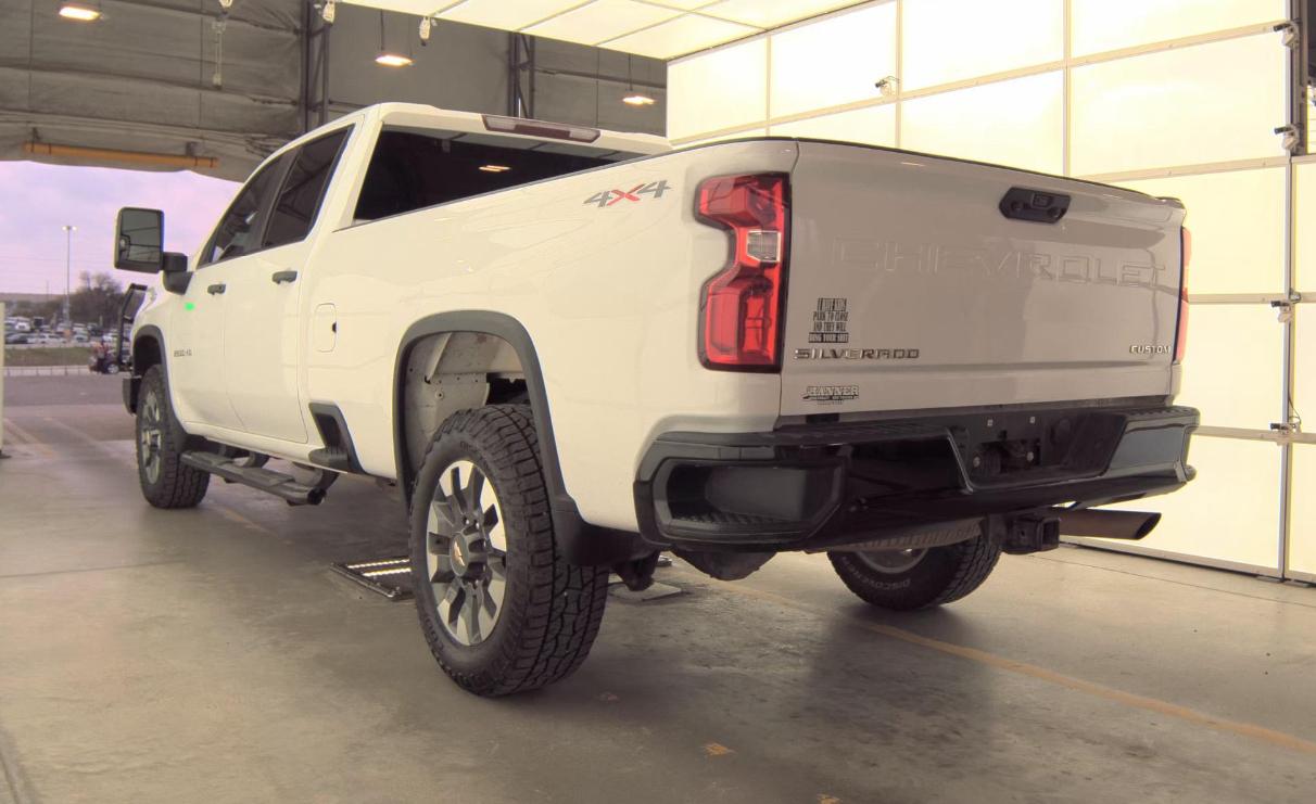 Chevrolet Silverado 2500HD 4WD Crew Cab 172" Custom 2021