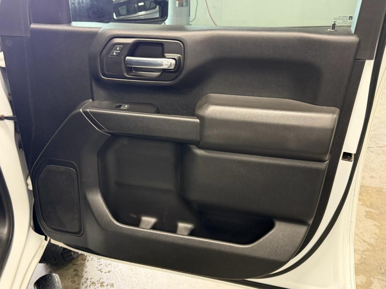 Chevrolet Silverado 2500HD 4WD Crew Cab 172" Custom 2021