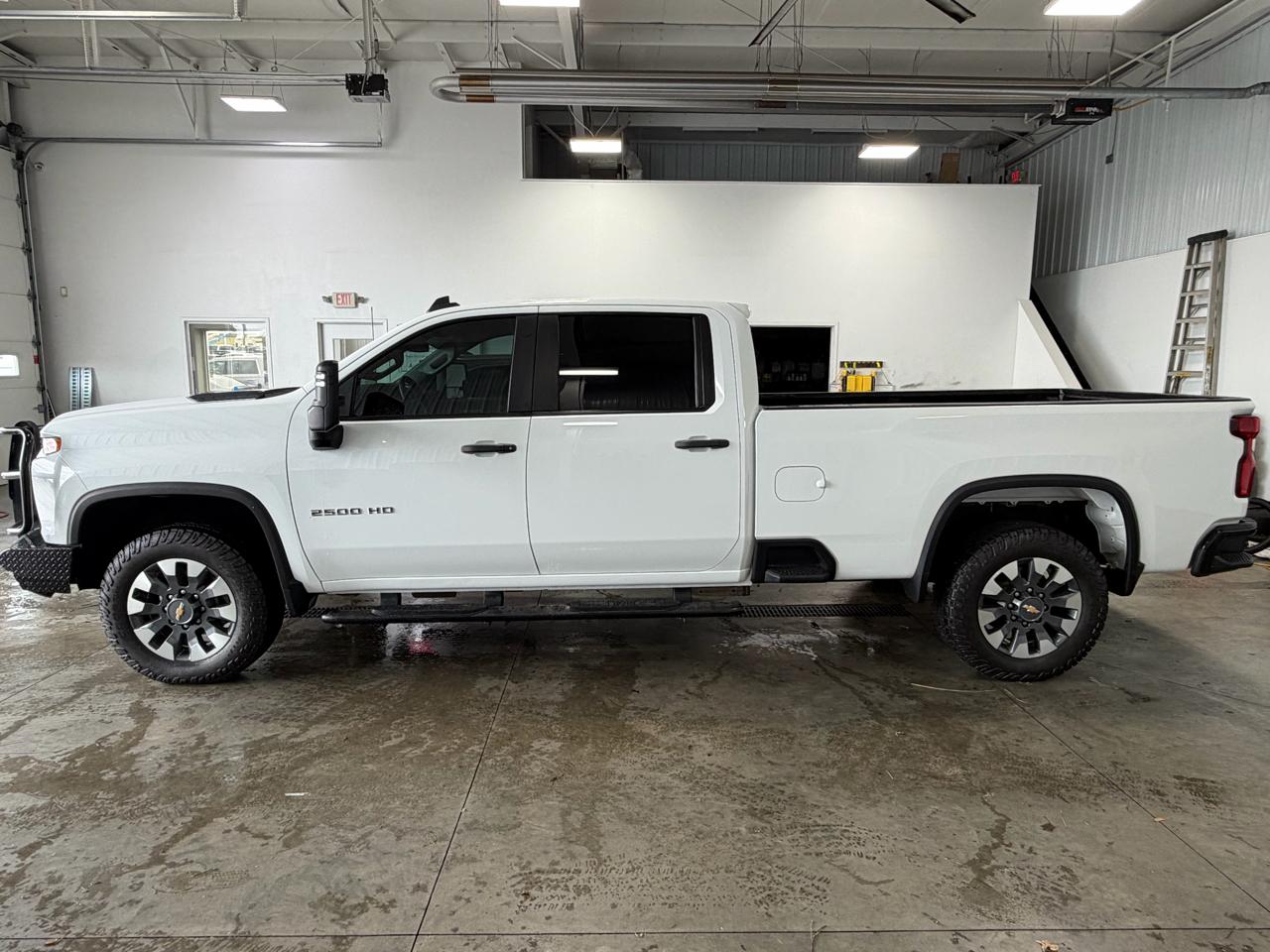 Chevrolet Silverado 2500HD 4WD Crew Cab 172" Custom 2021