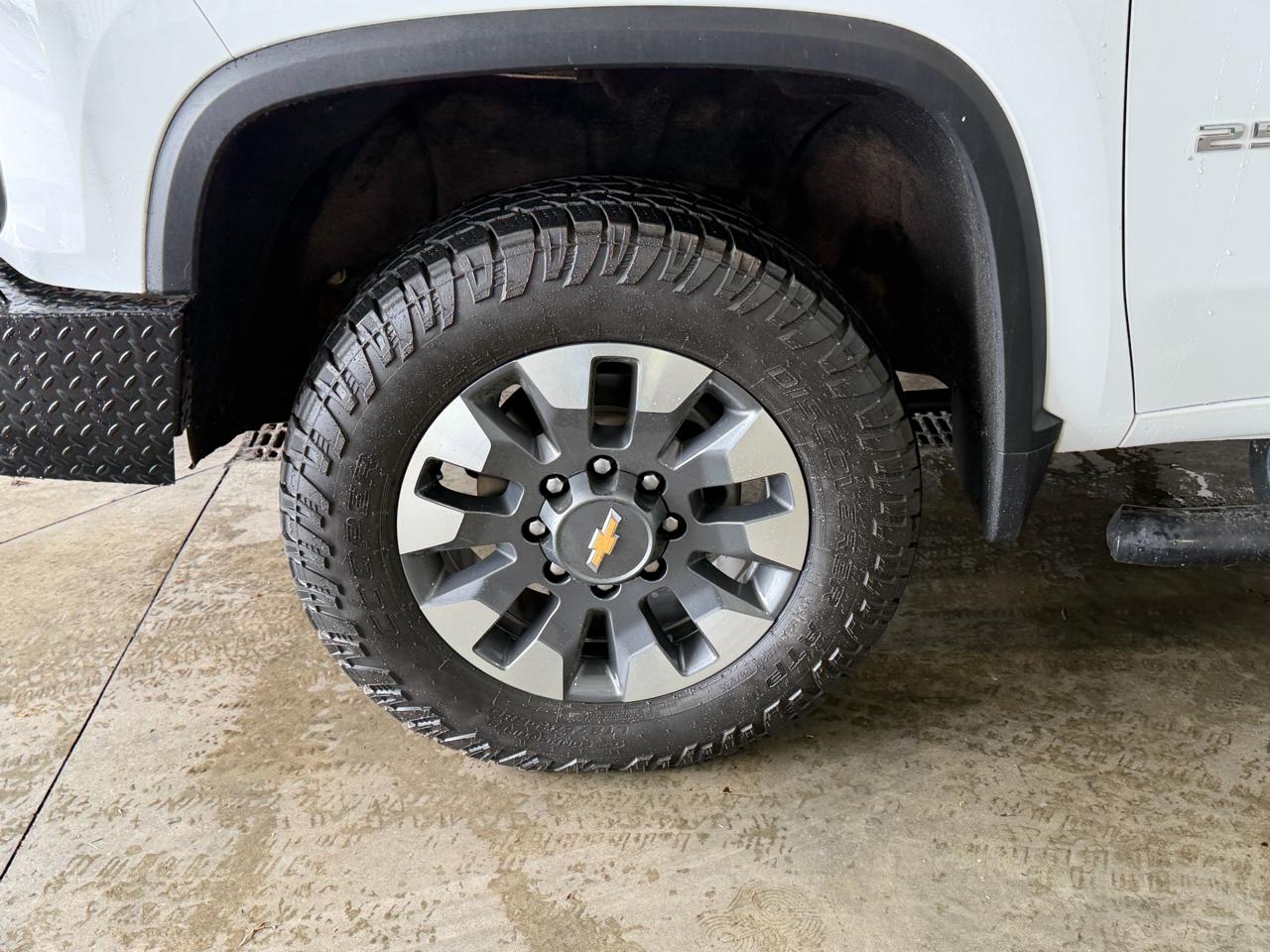 Chevrolet Silverado 2500HD 4WD Crew Cab 172" Custom 2021