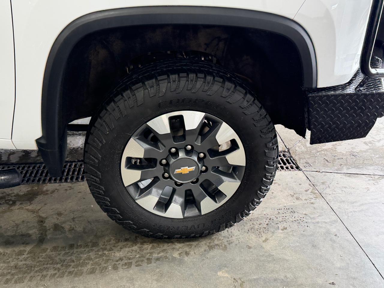 Chevrolet Silverado 2500HD 4WD Crew Cab 172" Custom 2021