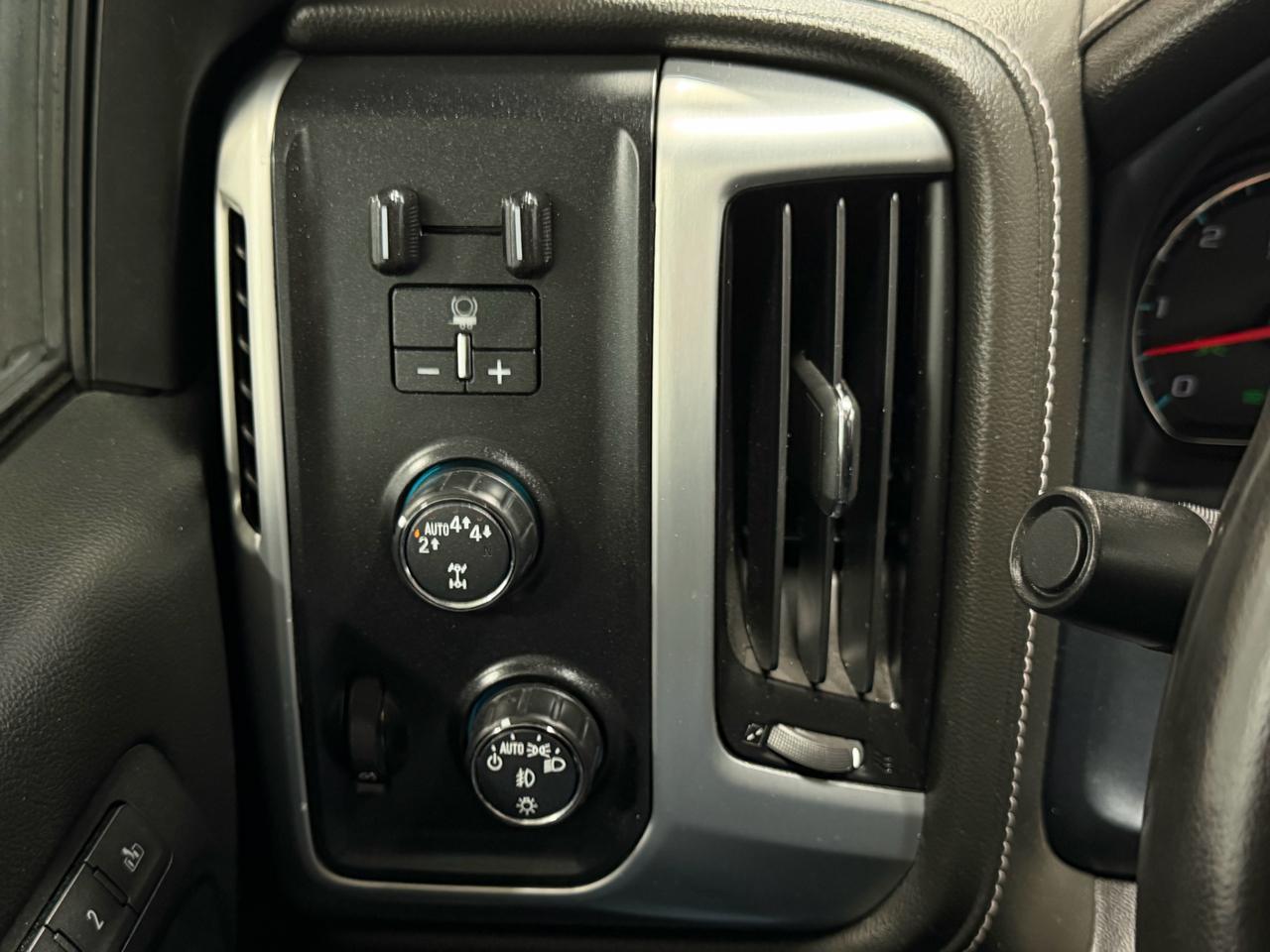 GMC Sierra 1500 4WD Crew Cab 143.5" SLT 2018