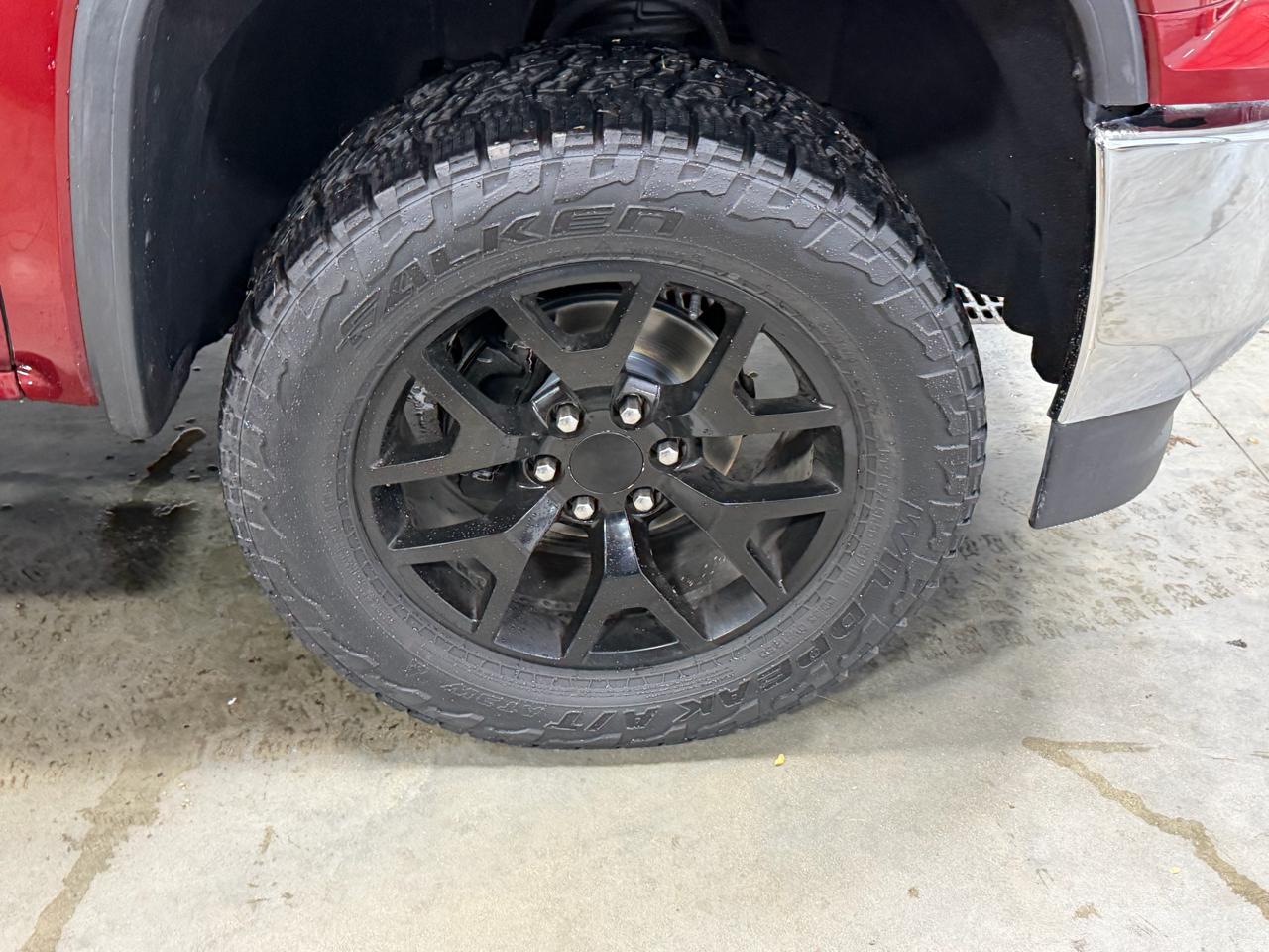 GMC Sierra 1500 4WD Crew Cab 143.5" SLT 2018