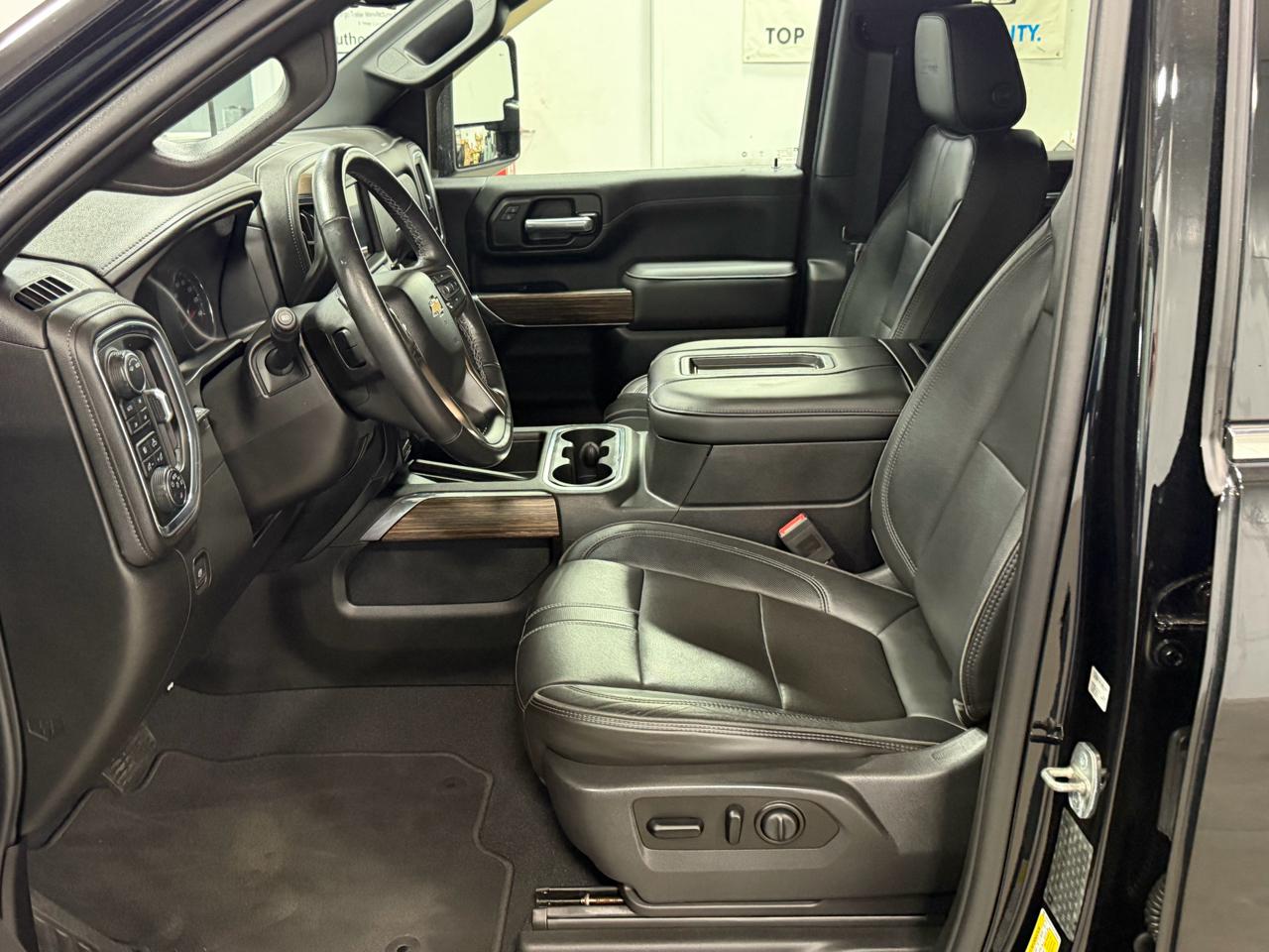 Chevrolet Silverado 2500HD 4WD Crew Cab 159" High Country 2020