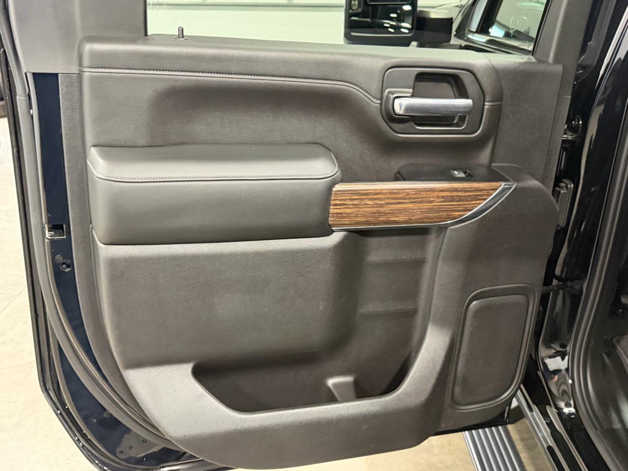 Chevrolet Silverado 2500HD 4WD Crew Cab 159" High Country 2020