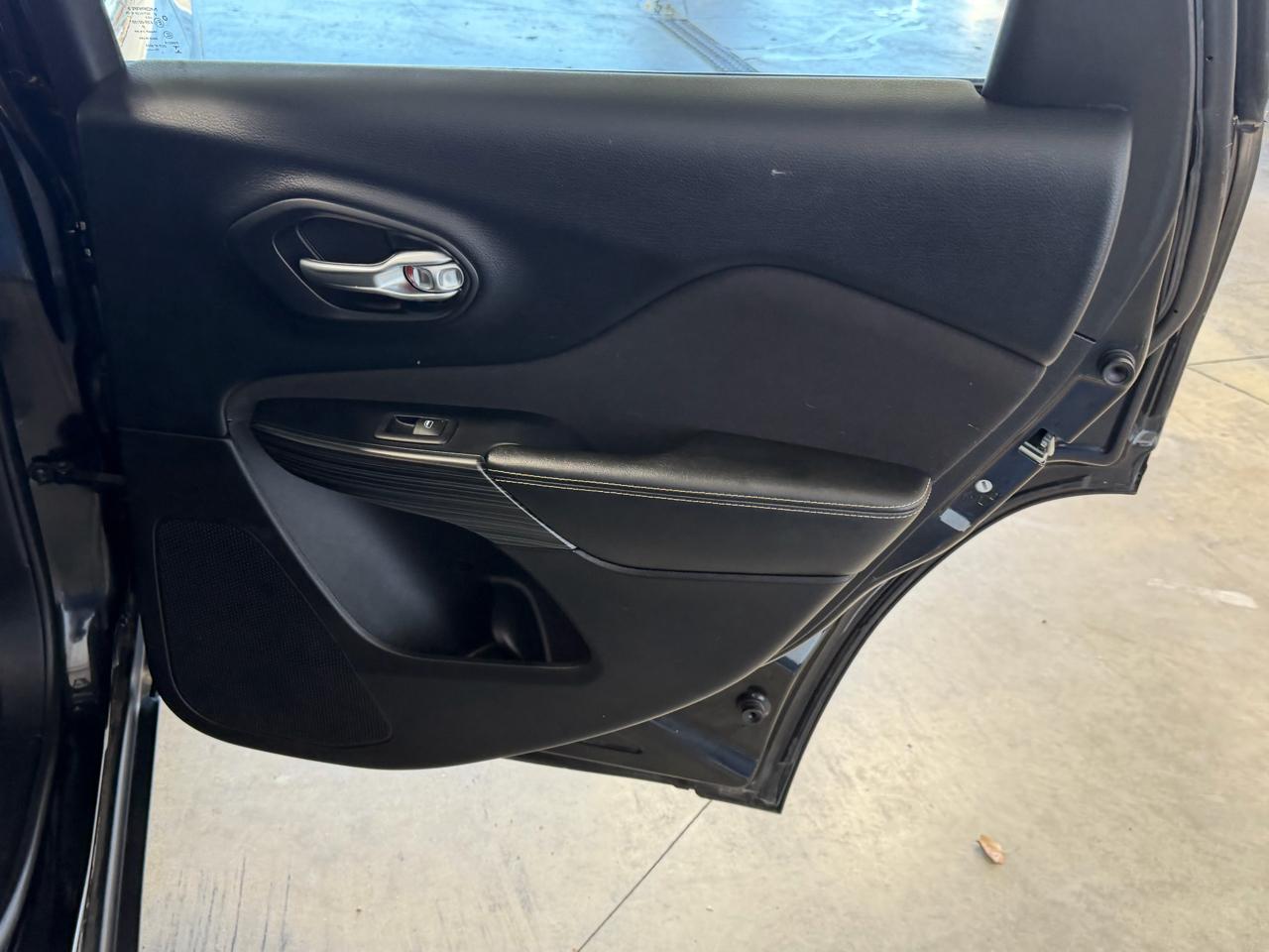 Jeep Cherokee 4WD 4dr Altitude *Ltd Avail* 2016