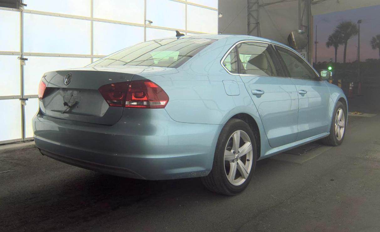 Volkswagen Passat 4dr Sdn 2.5L Auto SE 2013