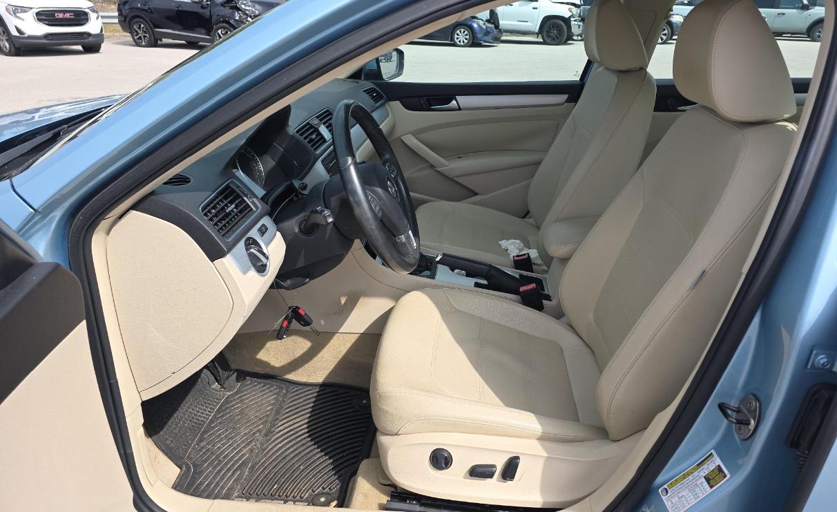 Volkswagen Passat 4dr Sdn 2.5L Auto SE 2013