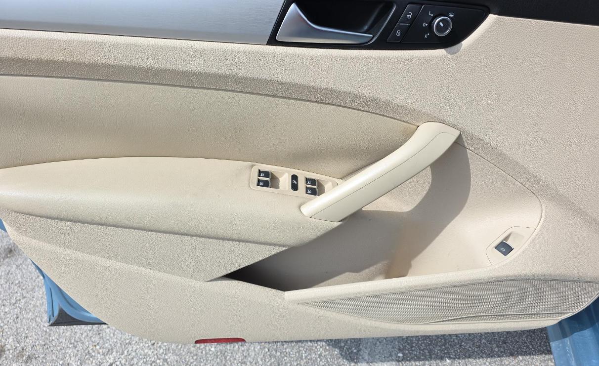 Volkswagen Passat 4dr Sdn 2.5L Auto SE 2013