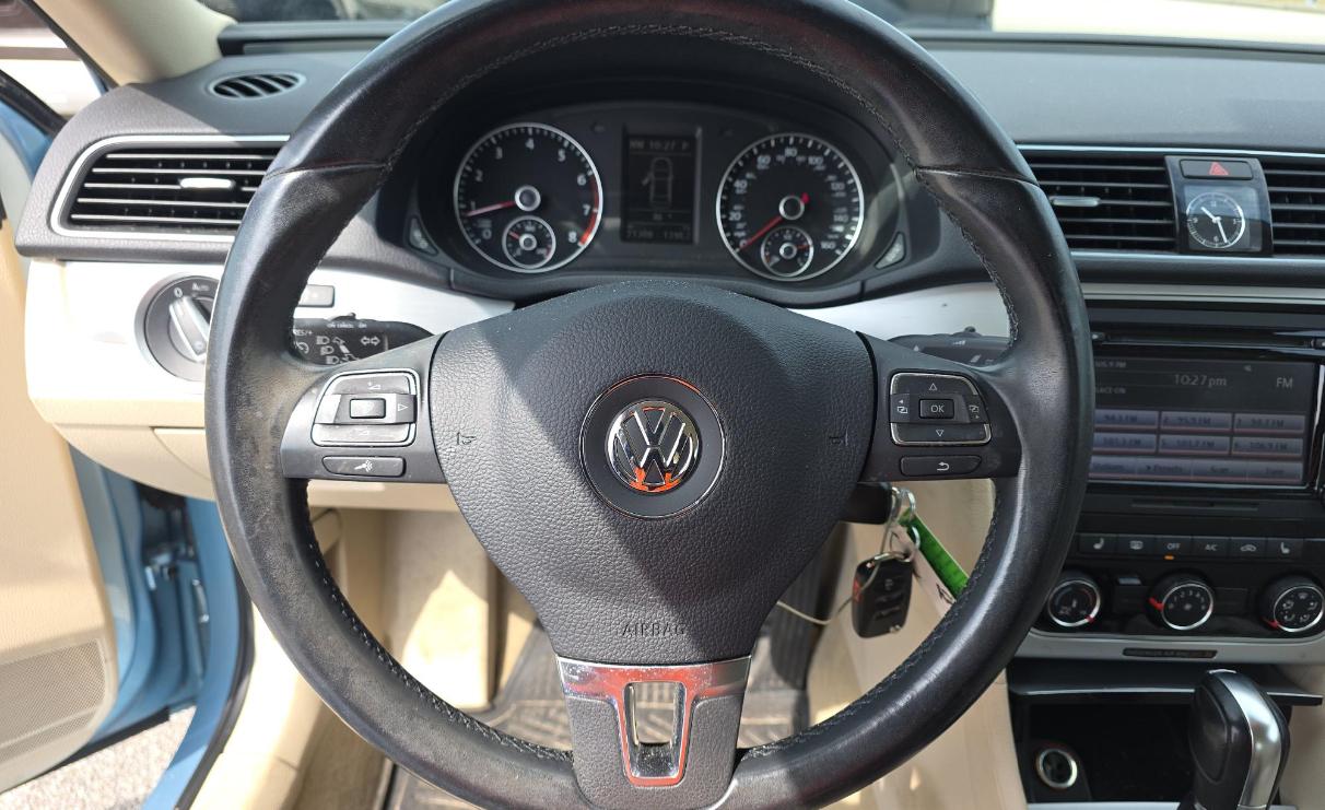 Volkswagen Passat 4dr Sdn 2.5L Auto SE 2013