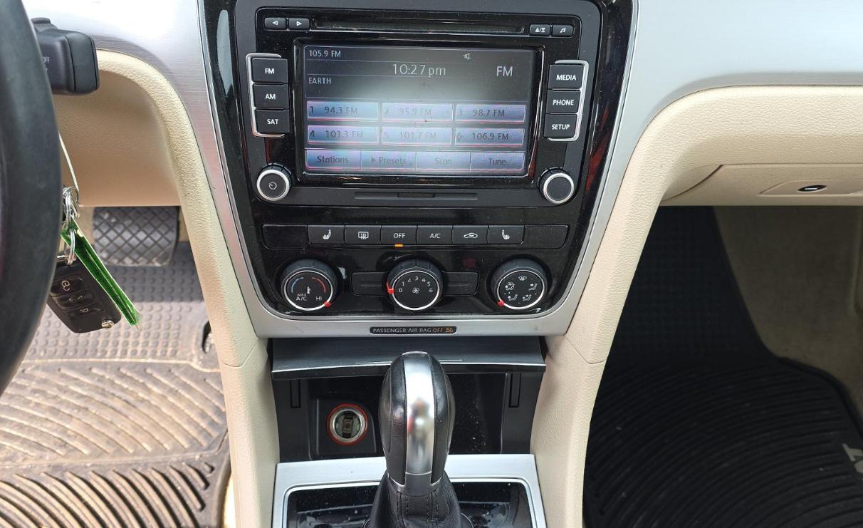 Volkswagen Passat 4dr Sdn 2.5L Auto SE 2013