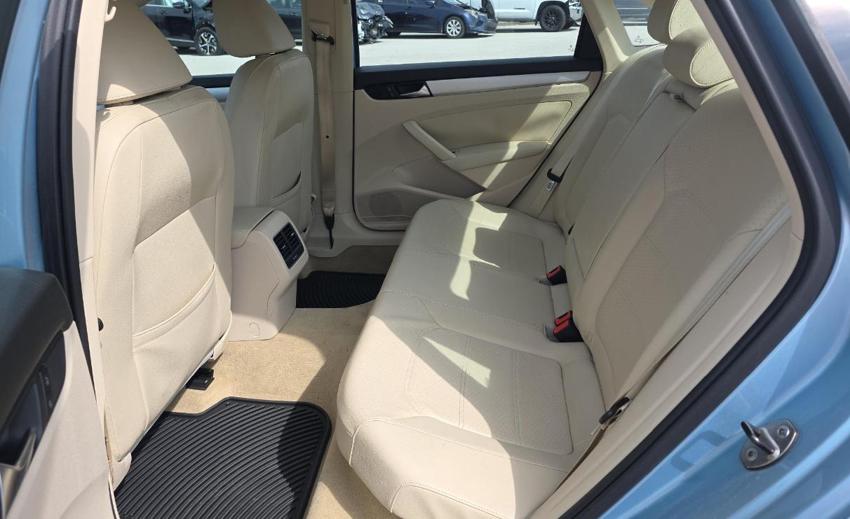 Volkswagen Passat 4dr Sdn 2.5L Auto SE 2013