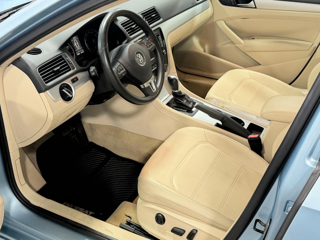 Volkswagen Passat 4dr Sdn 2.5L Auto SE 2013