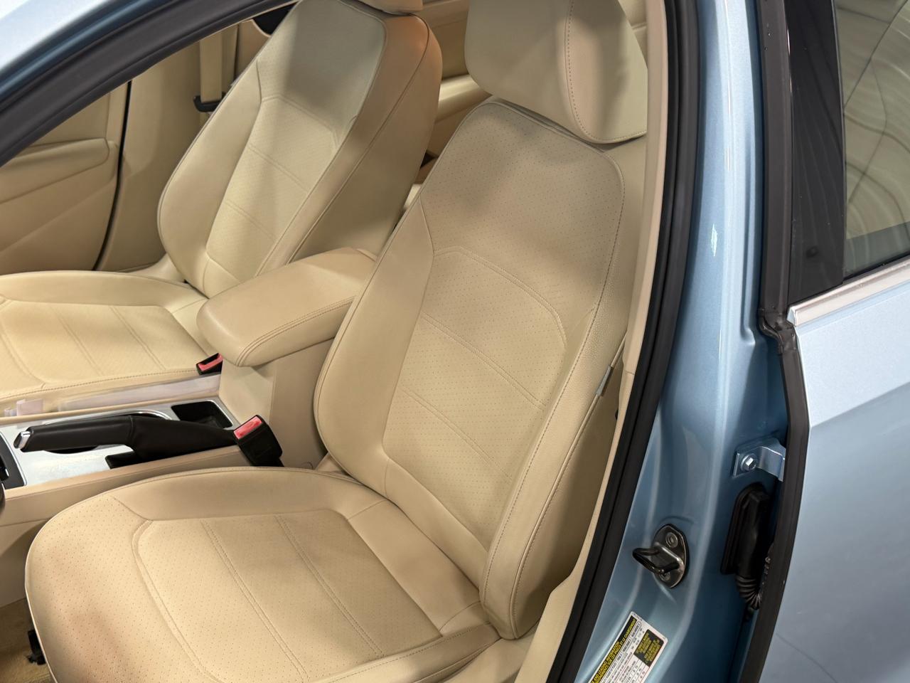 Volkswagen Passat 4dr Sdn 2.5L Auto SE 2013