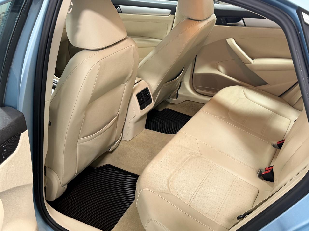 Volkswagen Passat 4dr Sdn 2.5L Auto SE 2013