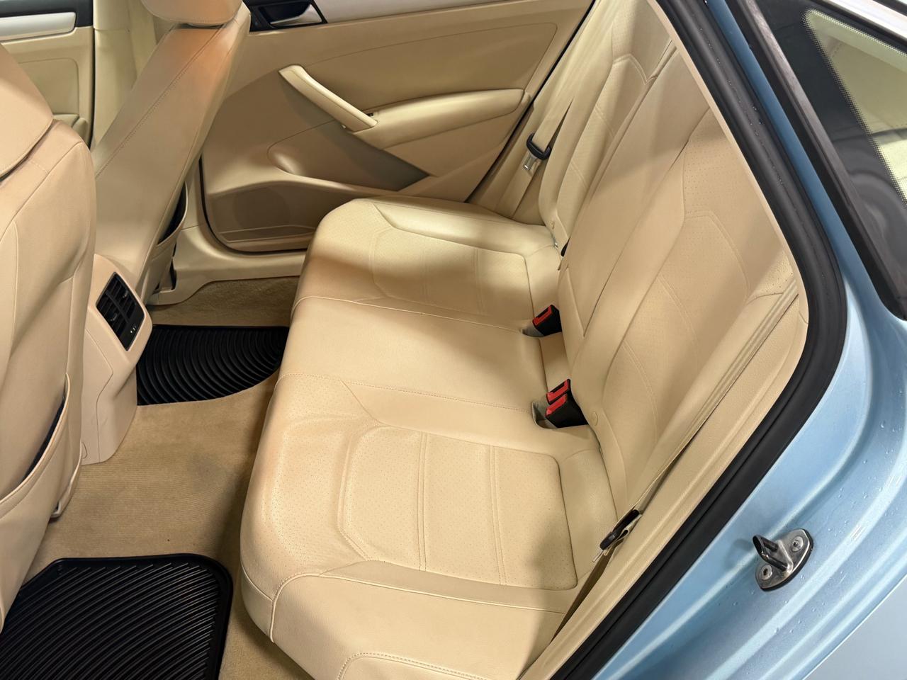 Volkswagen Passat 4dr Sdn 2.5L Auto SE 2013