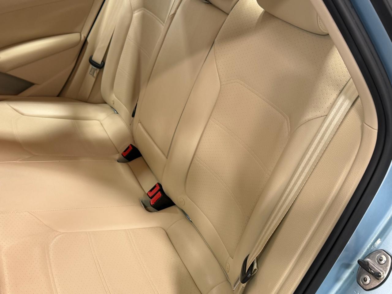 Volkswagen Passat 4dr Sdn 2.5L Auto SE 2013