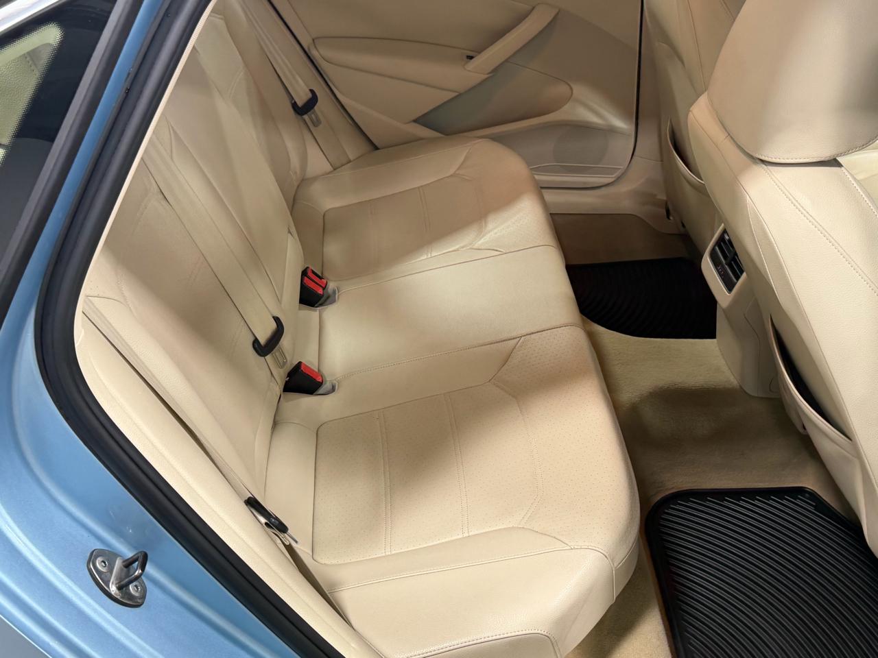 Volkswagen Passat 4dr Sdn 2.5L Auto SE 2013