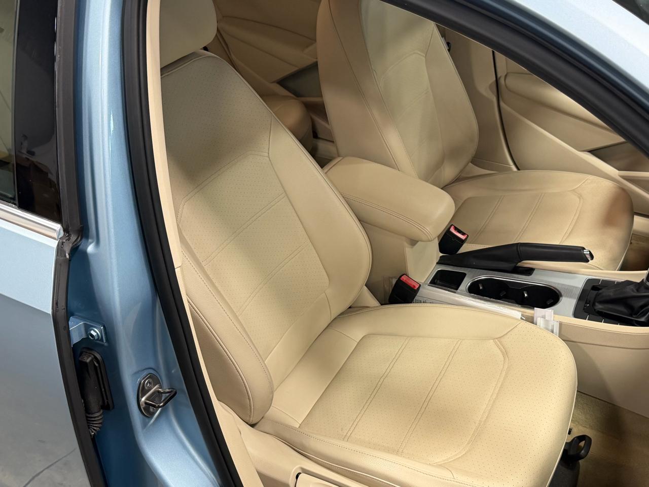 Volkswagen Passat 4dr Sdn 2.5L Auto SE 2013