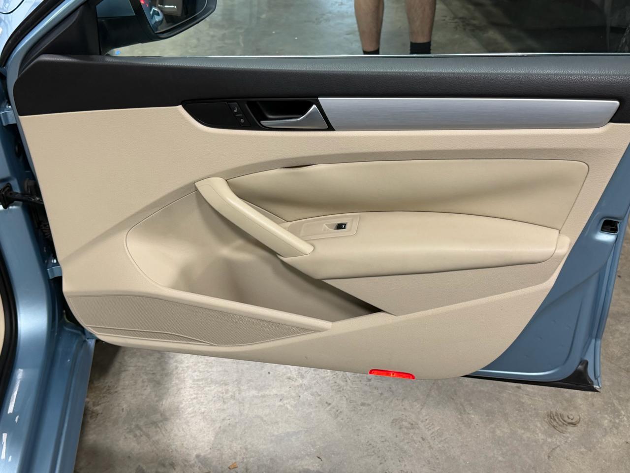 Volkswagen Passat 4dr Sdn 2.5L Auto SE 2013