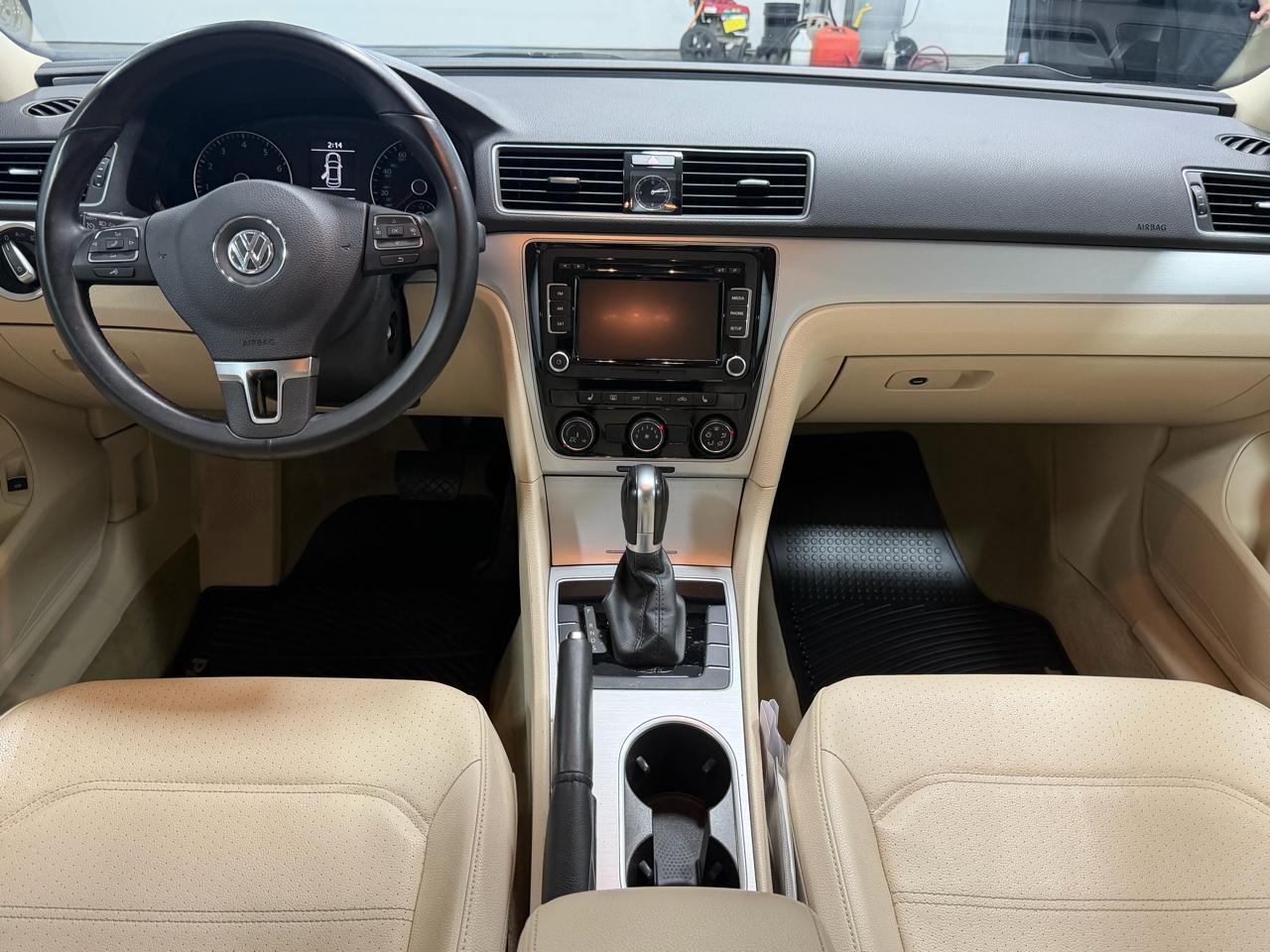 Volkswagen Passat 4dr Sdn 2.5L Auto SE 2013