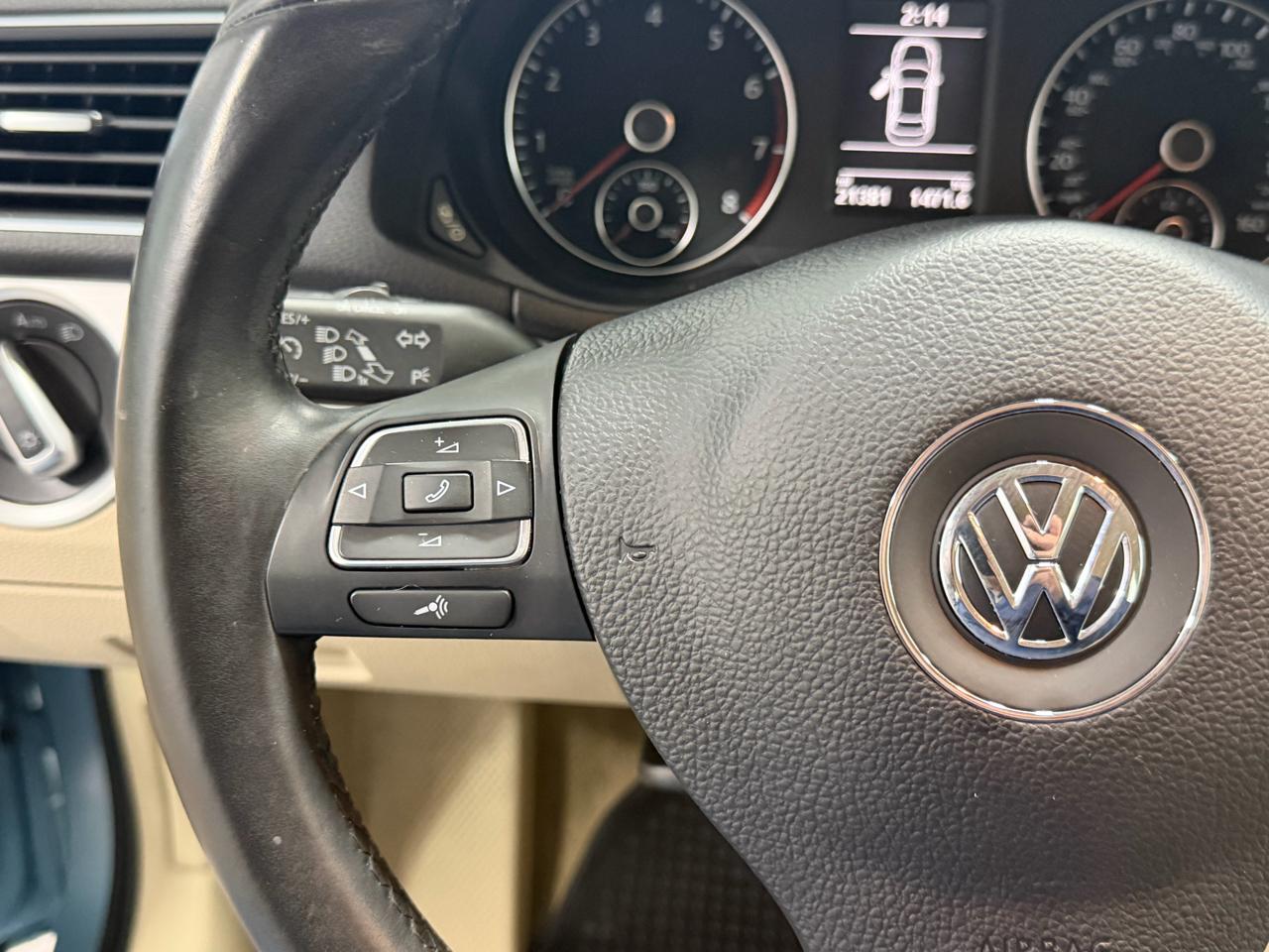 Volkswagen Passat 4dr Sdn 2.5L Auto SE 2013