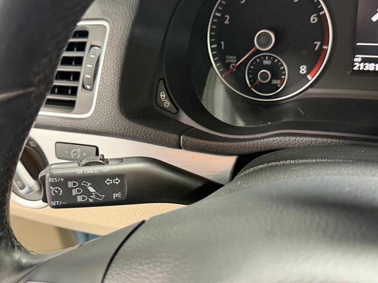 Volkswagen Passat 4dr Sdn 2.5L Auto SE 2013