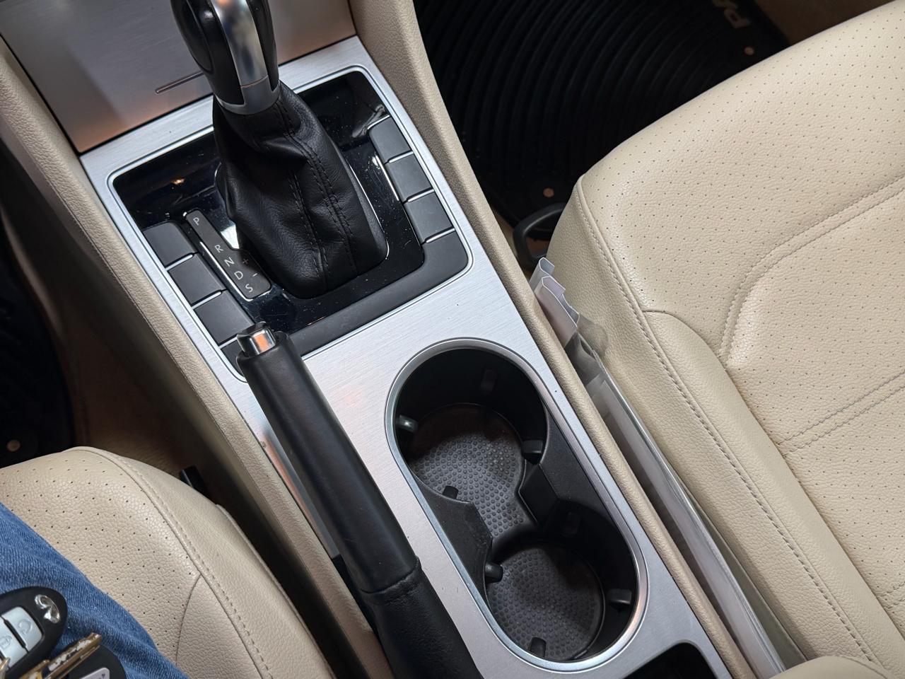 Volkswagen Passat 4dr Sdn 2.5L Auto SE 2013