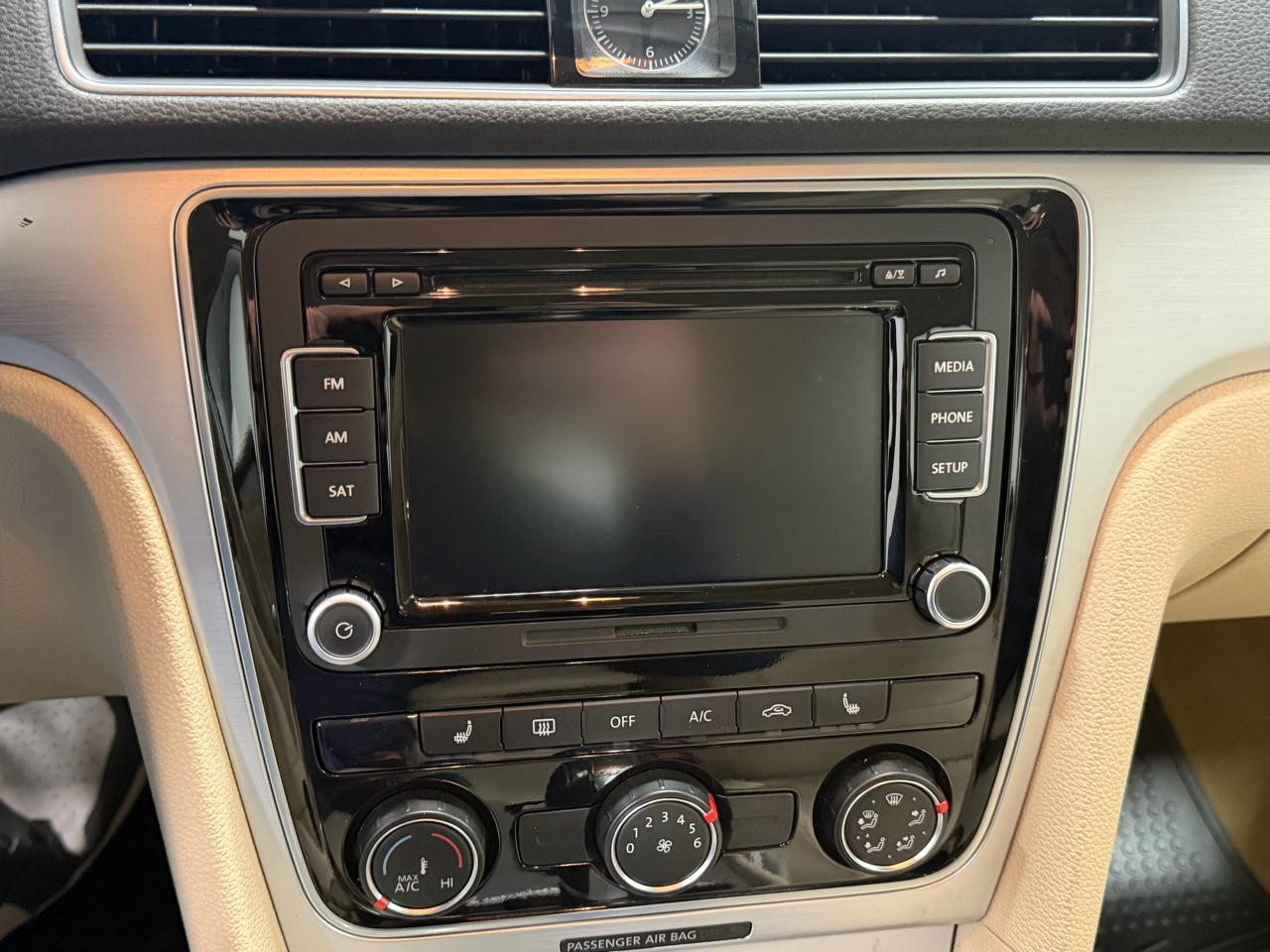 Volkswagen Passat 4dr Sdn 2.5L Auto SE 2013