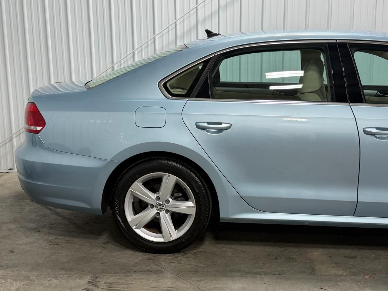 Volkswagen Passat 4dr Sdn 2.5L Auto SE 2013