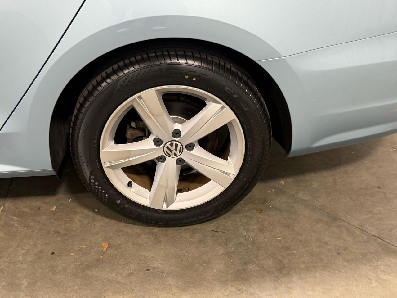 Volkswagen Passat 4dr Sdn 2.5L Auto SE 2013