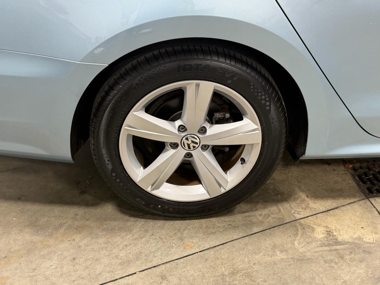 Volkswagen Passat 4dr Sdn 2.5L Auto SE 2013