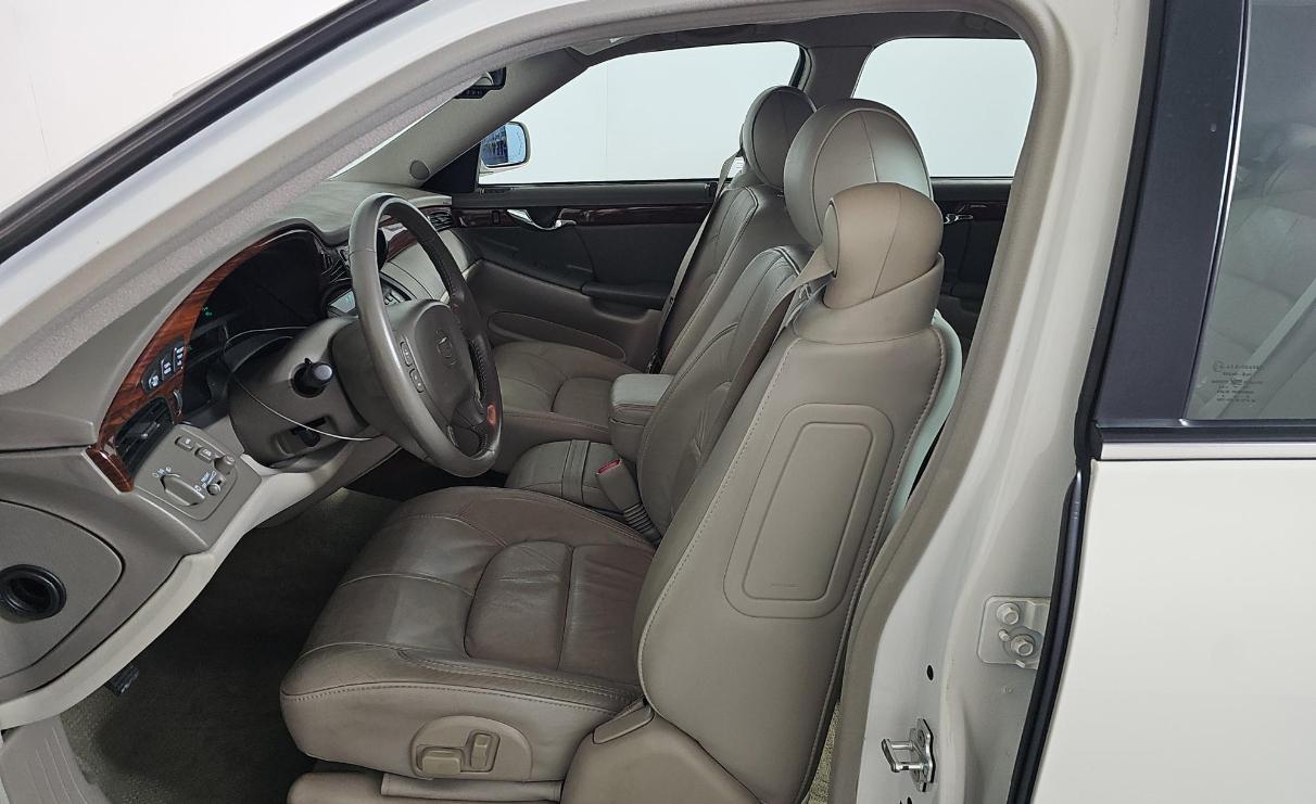 Cadillac DeVille 4dr Sdn w/Livery Pkg 2005