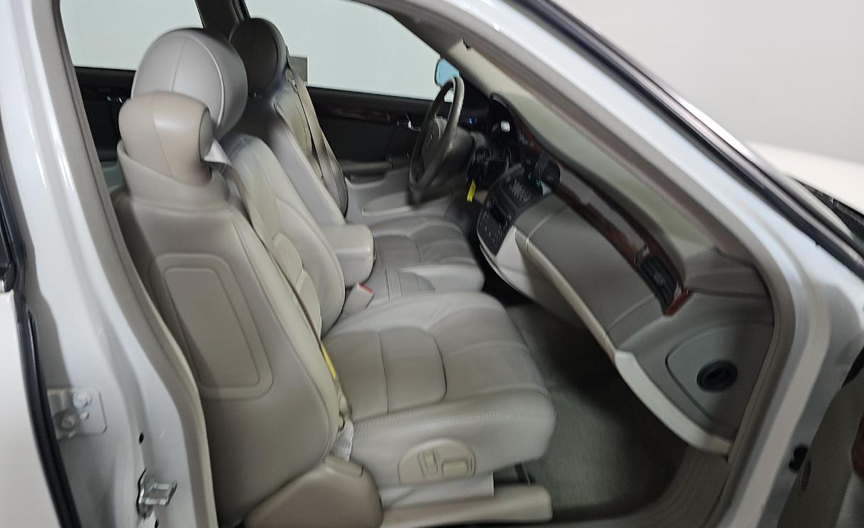 Cadillac DeVille 4dr Sdn w/Livery Pkg 2005