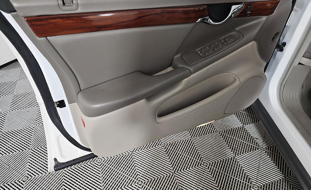 Cadillac DeVille 4dr Sdn w/Livery Pkg 2005