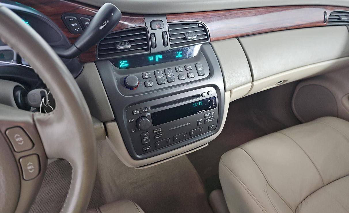 Cadillac DeVille 4dr Sdn w/Livery Pkg 2005