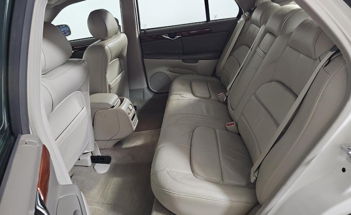 Cadillac DeVille 4dr Sdn w/Livery Pkg 2005