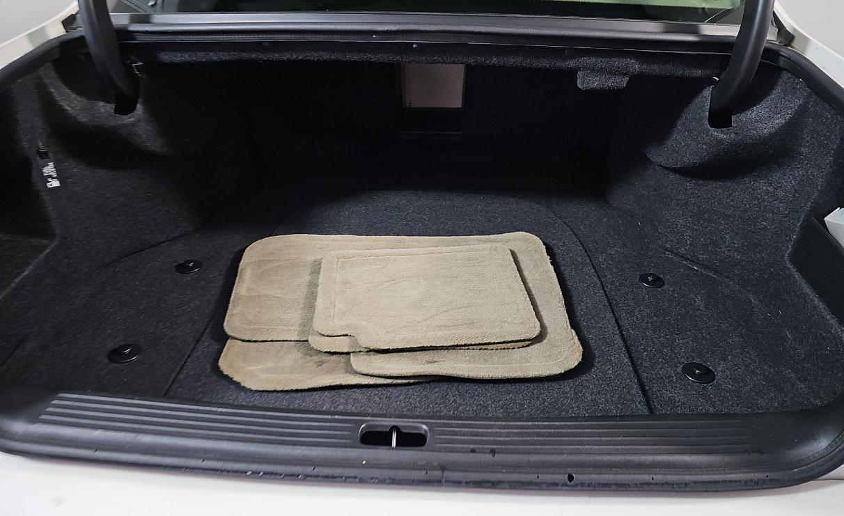 Cadillac DeVille 4dr Sdn w/Livery Pkg 2005