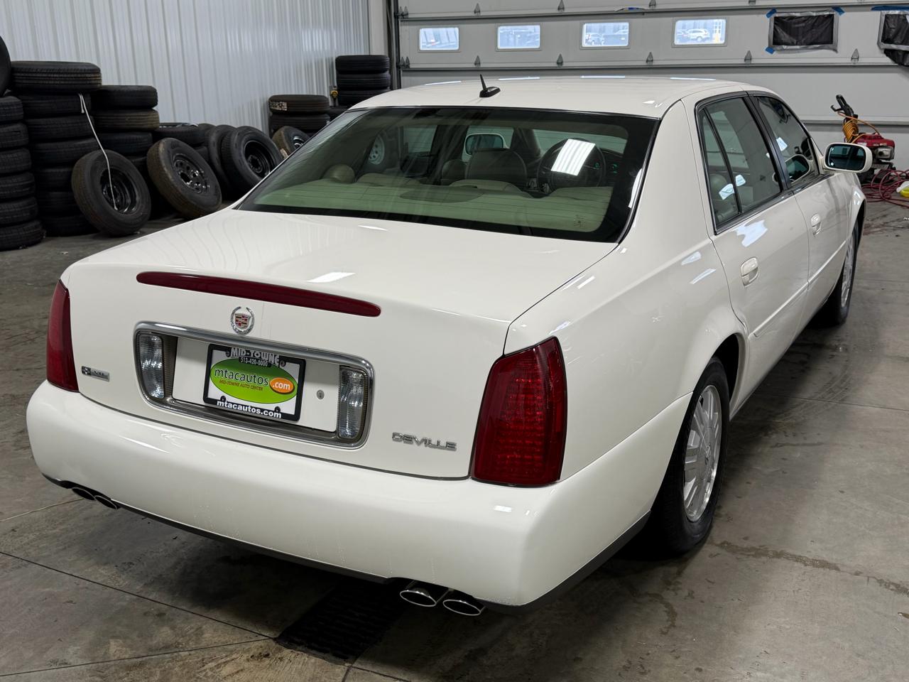 Cadillac DeVille 4dr Sdn w/Livery Pkg 2005