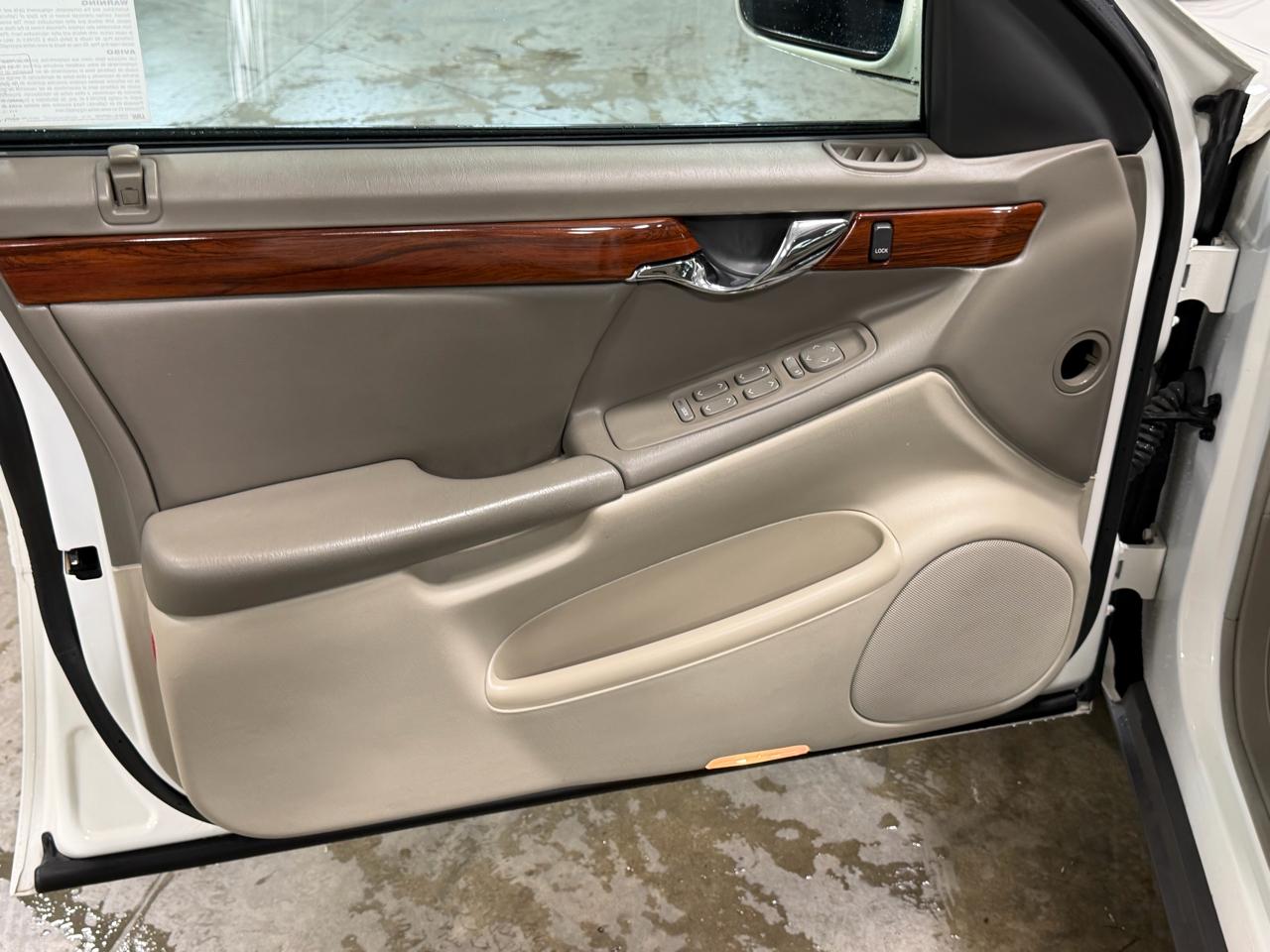 Cadillac DeVille 4dr Sdn w/Livery Pkg 2005