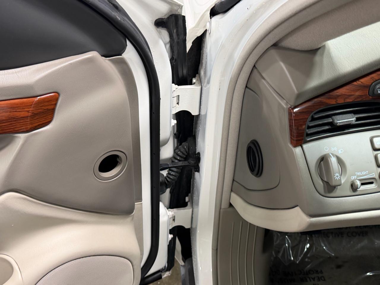 Cadillac DeVille 4dr Sdn w/Livery Pkg 2005