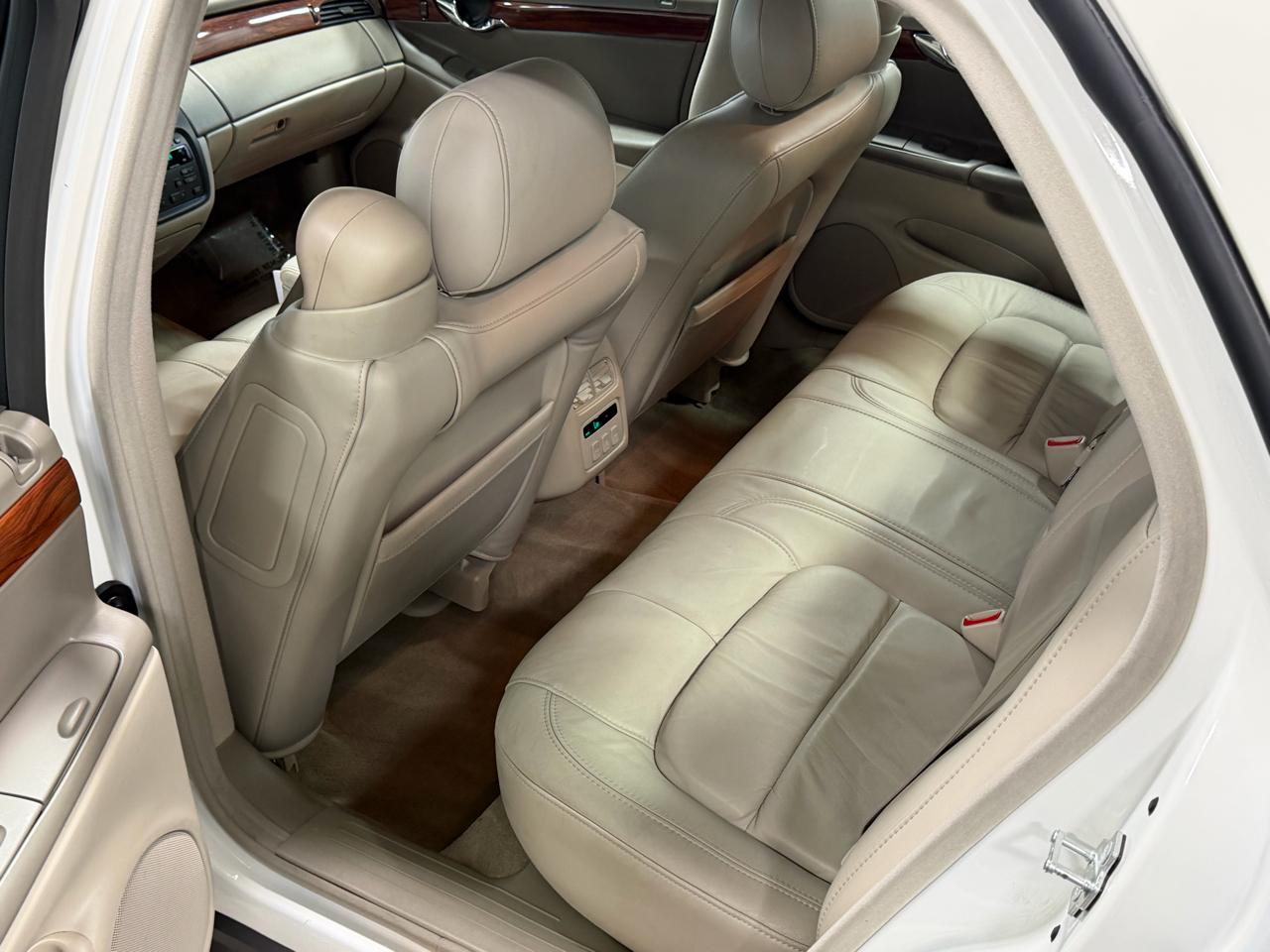 Cadillac DeVille 4dr Sdn w/Livery Pkg 2005