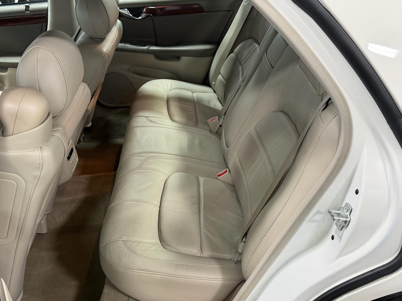 Cadillac DeVille 4dr Sdn w/Livery Pkg 2005