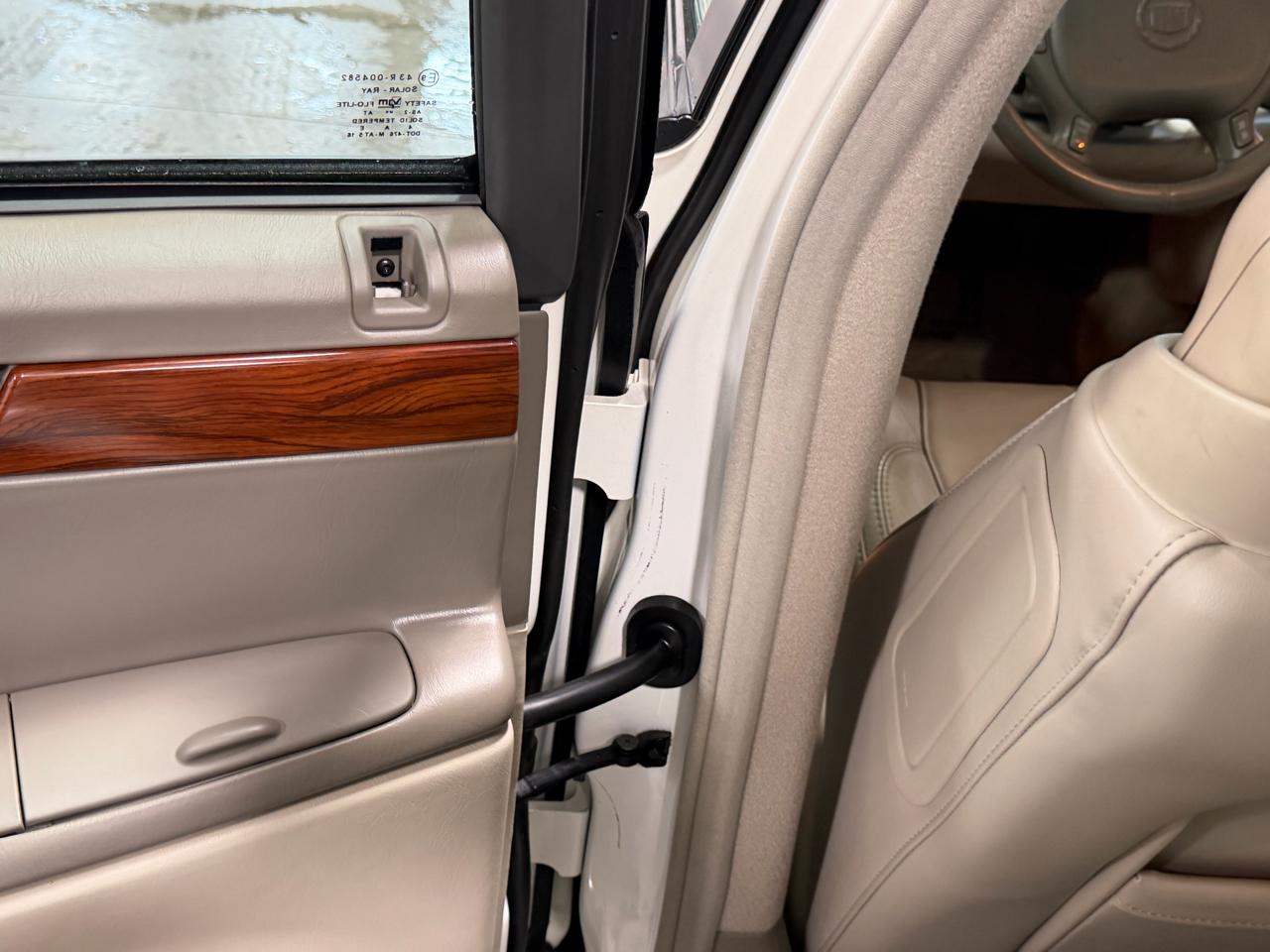 Cadillac DeVille 4dr Sdn w/Livery Pkg 2005