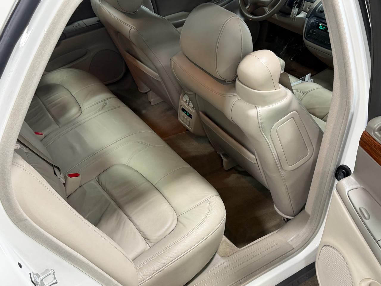 Cadillac DeVille 4dr Sdn w/Livery Pkg 2005