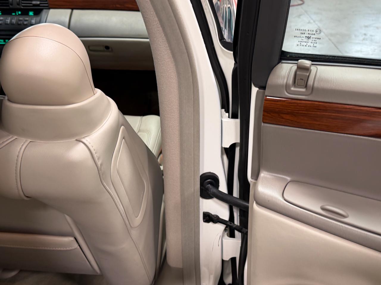 Cadillac DeVille 4dr Sdn w/Livery Pkg 2005